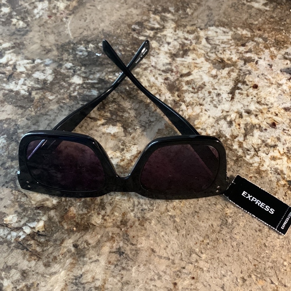 EXPRESS Sunglasses - Picture 2 of 9